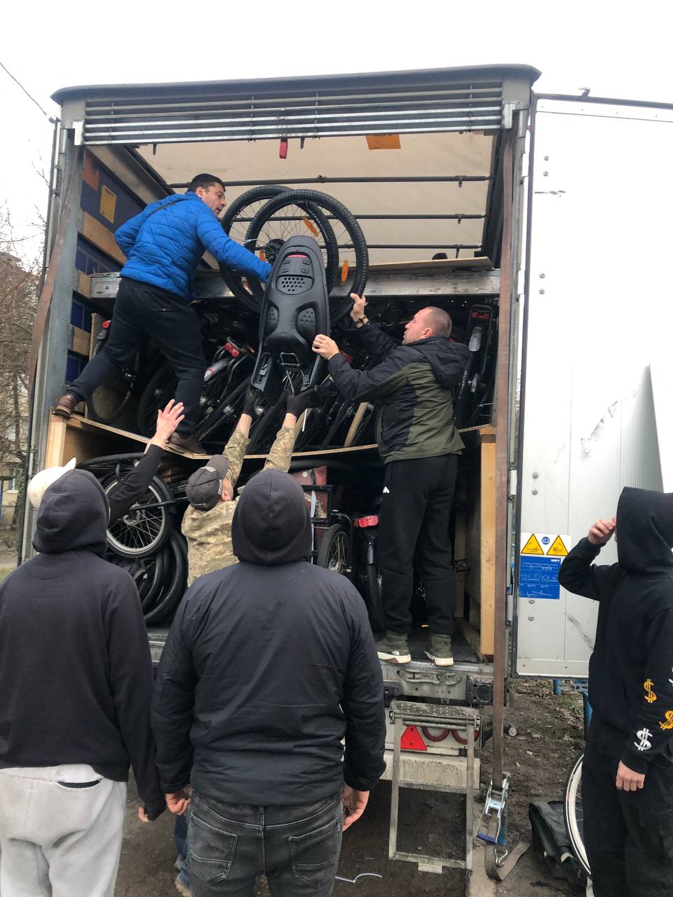 Велосипеди у вантажівці — FASTivBIKE